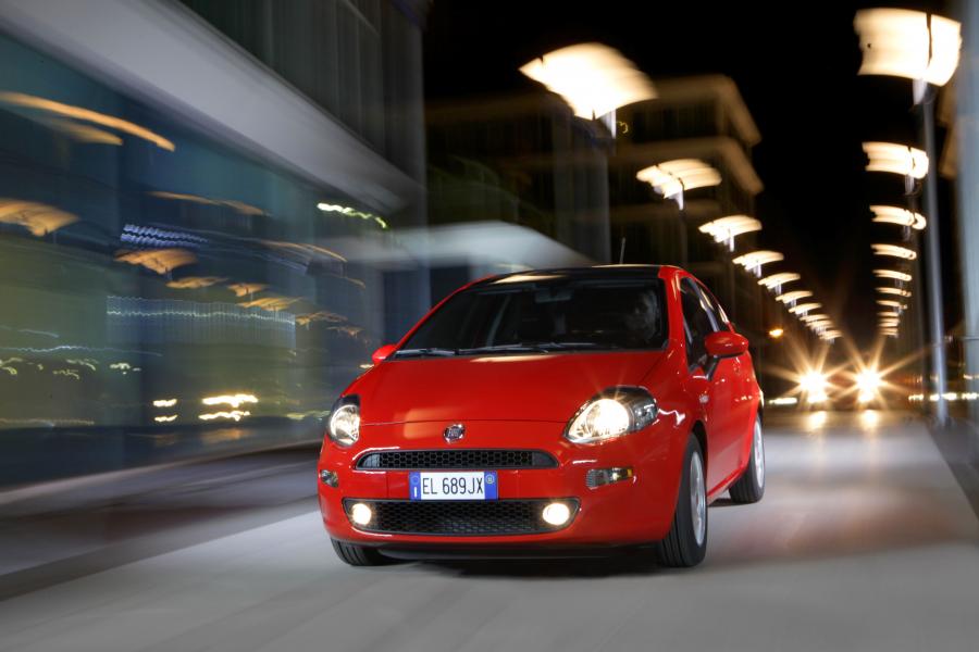  Fiat Punto 2012 года  (фото 38 из 44)